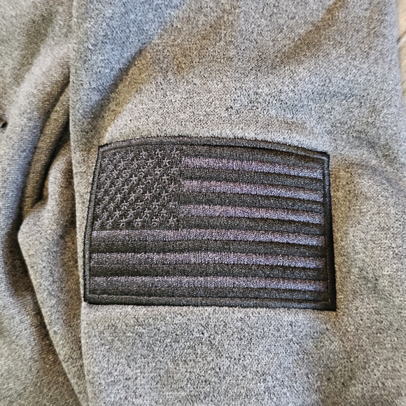 Under Armour Men's Gray Hoodie Sweater - Picture 6 of 9